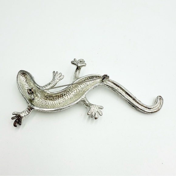 Large Silver AB Crystal Gecko Lizard
Brooch In Silver Tone Metal - Picture 4 of 6